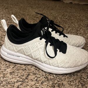 APL Techloom Woven Propelium Sneakers, great condition! Size 9